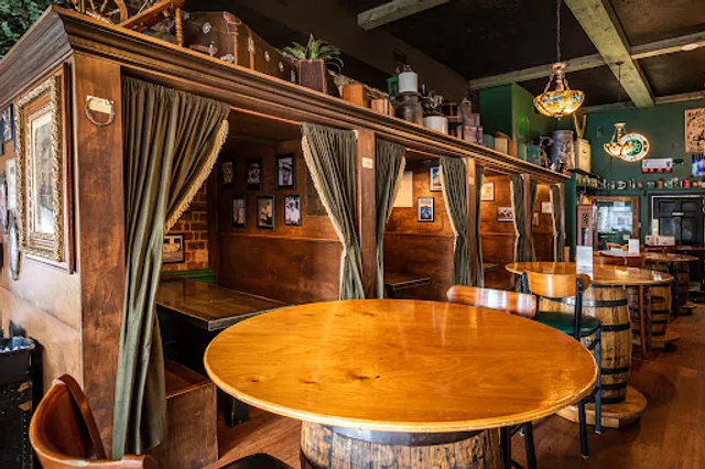 House of Henry Irish Pub and Restaurant