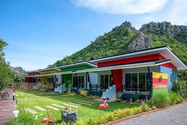 บ้านพักชายคลอง atบางปู สามร้อยยอด