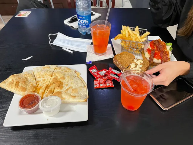 Port paradise lounge