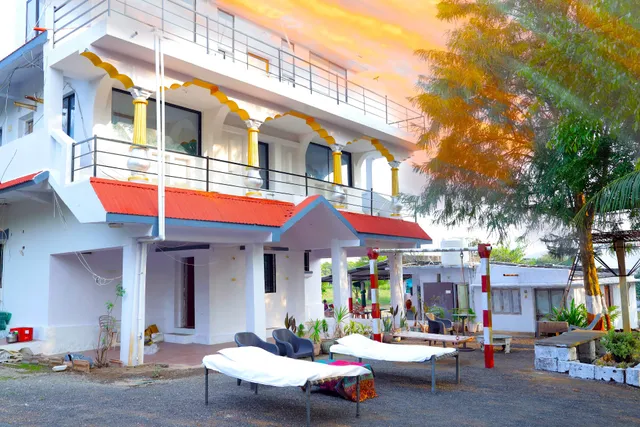 Lion's Safari Farm & Resort