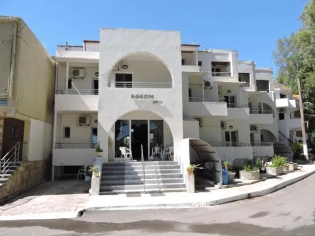 Egeon Rooms And Studios