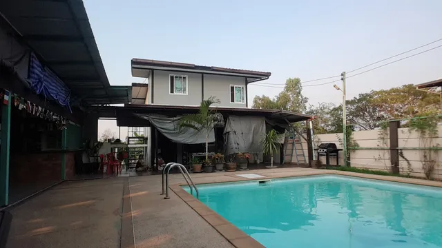 Sharples Apartments /SONNTAGSJASS