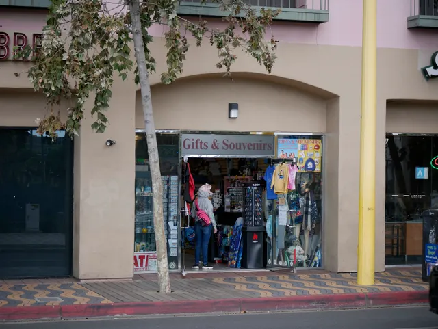 Gift & Souvenirs Santa Monica