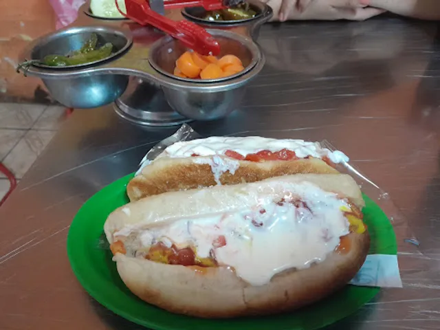 Hot dogs y Hamburguesas “Chuy” (Jarauta)