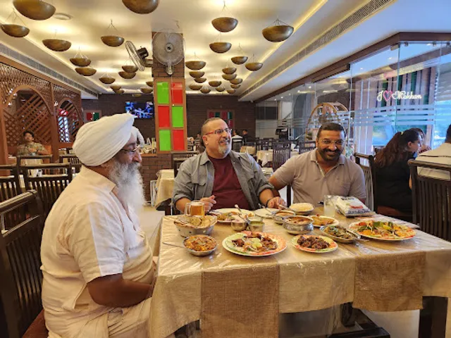 Makhan Fish and Chicken Corner Amritsar SINCE 1962 - Best Restaurant In Amritsar