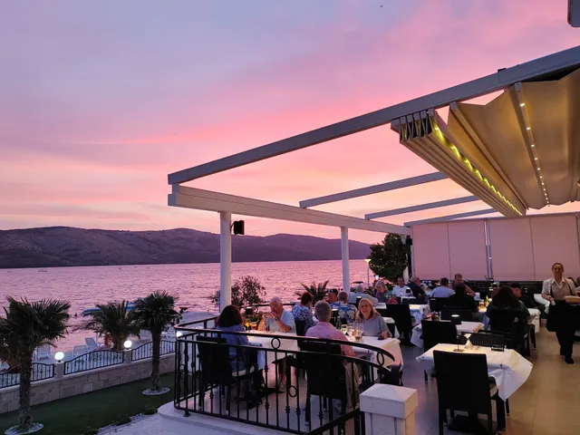 RESTAURANT "Villa Mediterana"