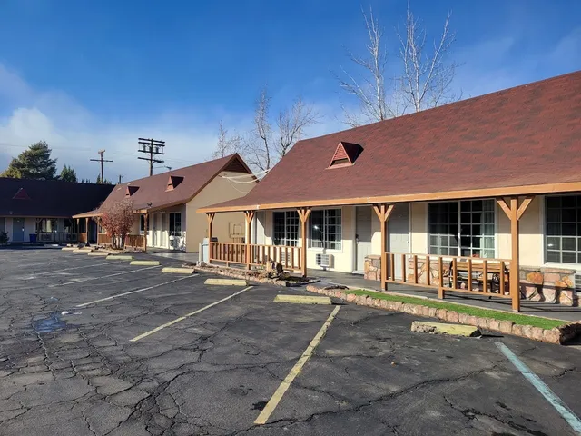 Bishop Town House Motel