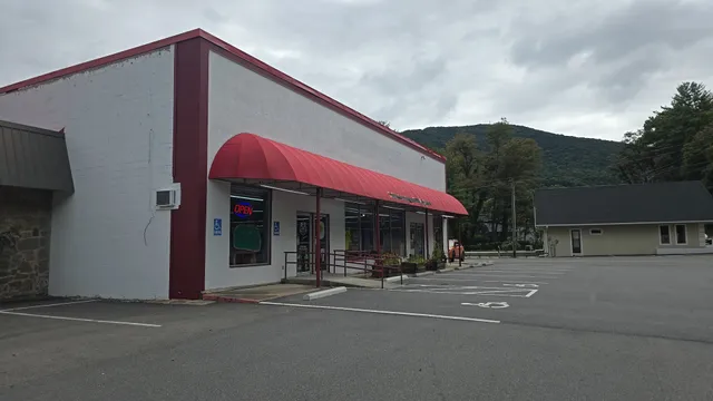 Kitchen Table Games & Bistro