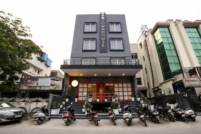 Townhouse Meera Bagh