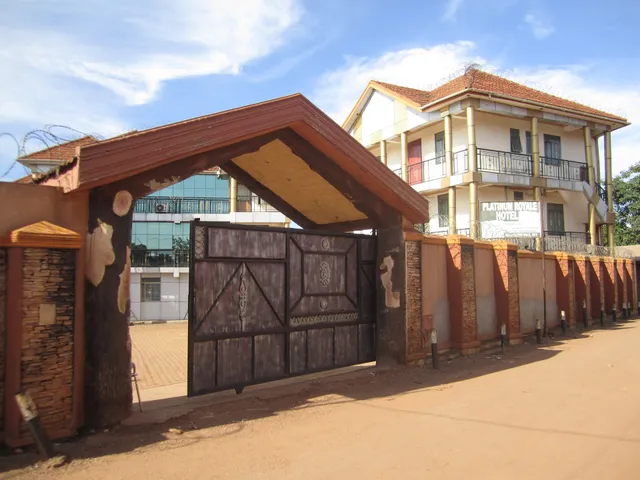 PLATINUM ROYALE HOTEL