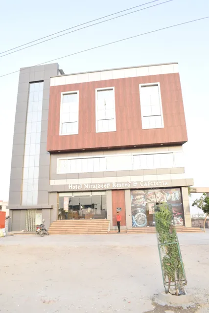 Hotel Niraj Deep Restra & Cafeteria