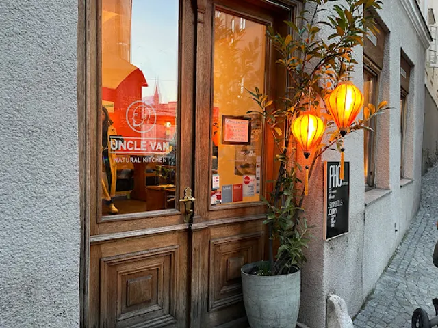 UNCLE VAN-Steingasse