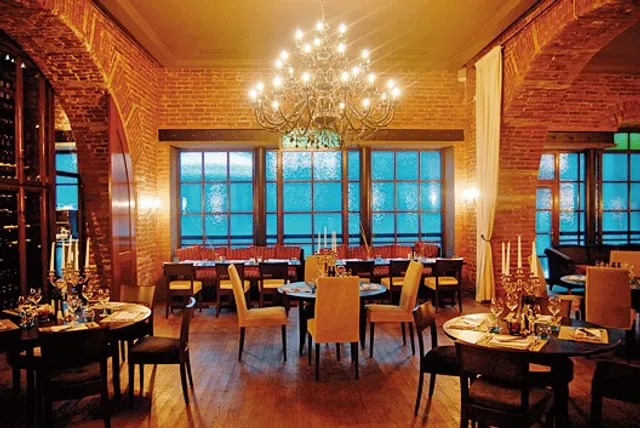 Ресторан европейской кухни при отеле Palace Bridge