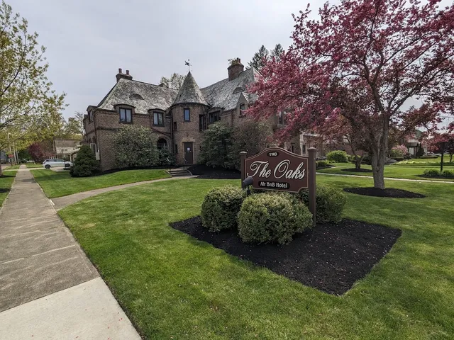 The Oaks Bed & Breakfast Hotel