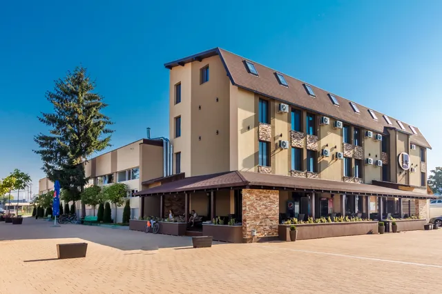 YMY Hotel and Restaurant