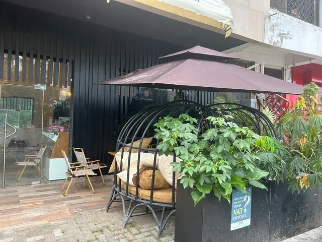 Island Restaurant - Labone