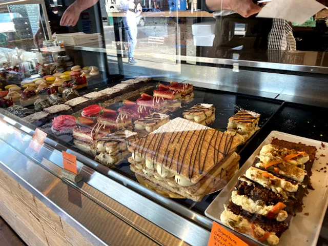 Bridge Baker (Bakery & Pizzeria)