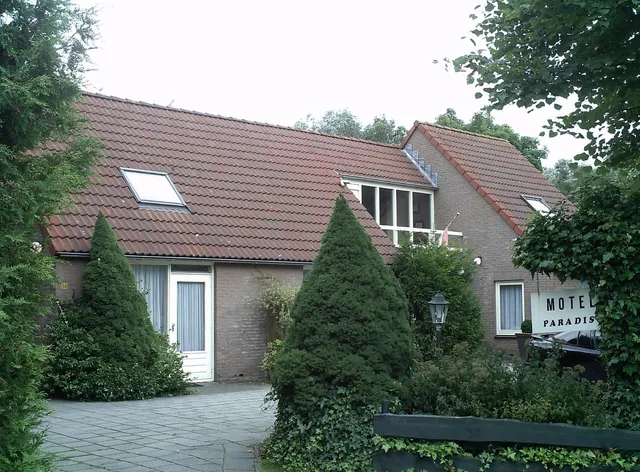 Motel Paradiso