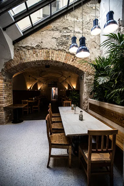 FRANZS Bier + Bar + Beisl