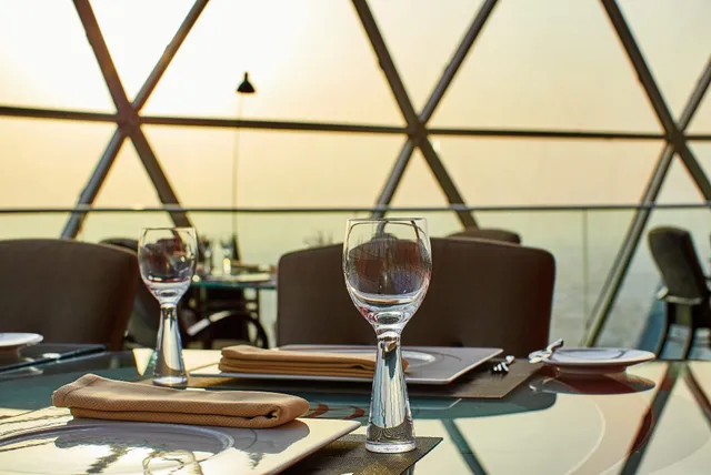 The Globe ذا غلوب