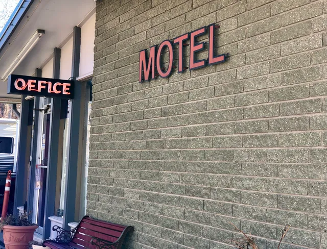 The. Cozy Cottage Motel