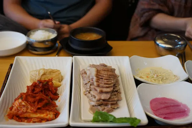 놀부보쌈과돌솥밥 광주북구보쌈점