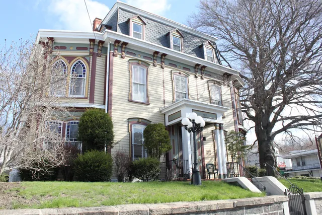 Kaier Mansion Bed & Breakfast