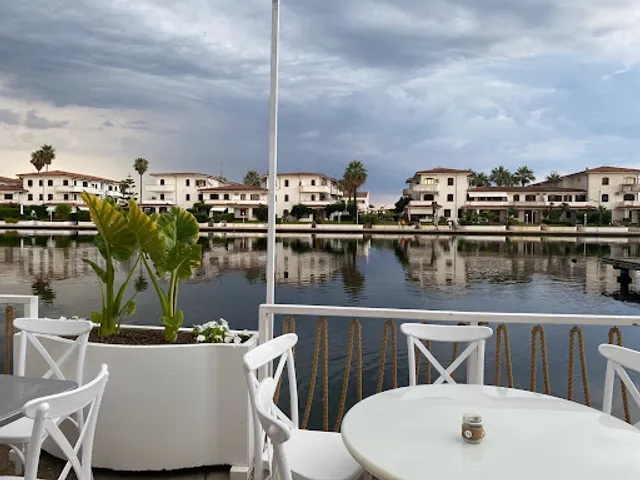 Lux - Lounge Bar & Yacht Club