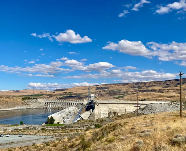 Chief Joseph Dam Powerhouse Viewpoint