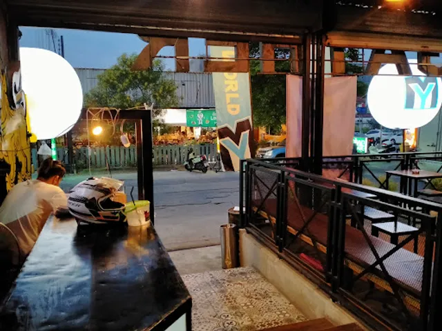 Gather40 bar & restaurant ศรีนครินทร์40