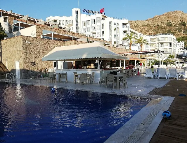 Roxx Suites Deluxe Hotel