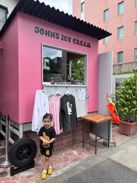 JOHN’S ICE CREAM