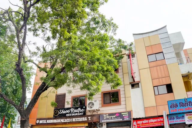 OYO New Madhuram Palace