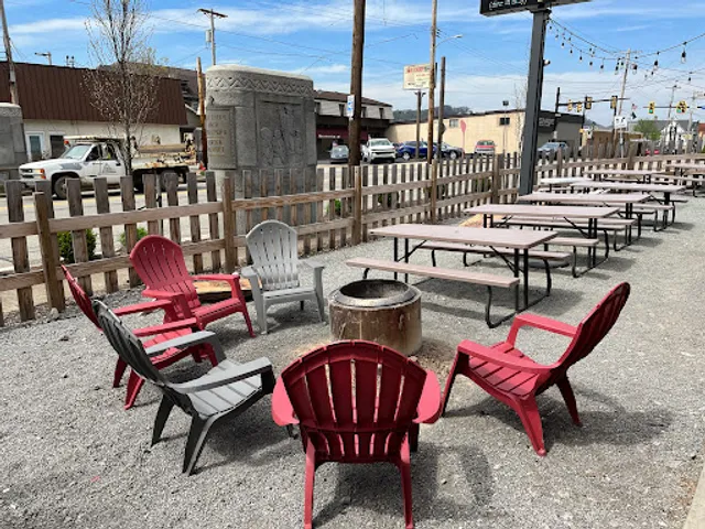 Off the Rails Barbeque and Drafthouse