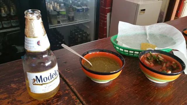 El Coyote Club & Las Lupitas