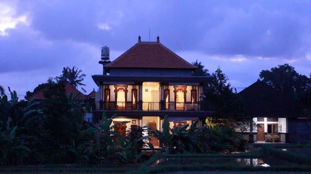 Puri Prana Guest House with Rice Field View