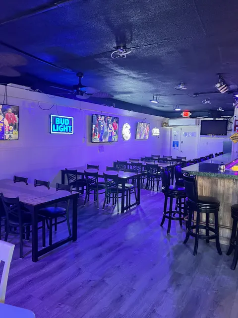 LAVA'S Sports Bar& Karaoke
