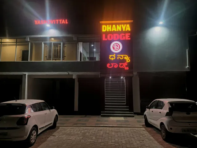 Dhanya Lodge