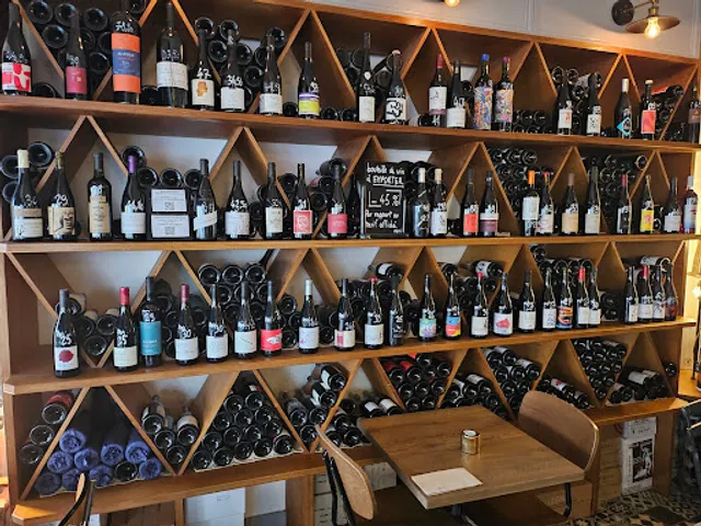 Jaja | Bar à Vin Paris et IDF | Bières artisanales