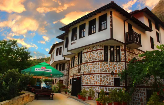 Хотел "Славова Крепост" Мелник