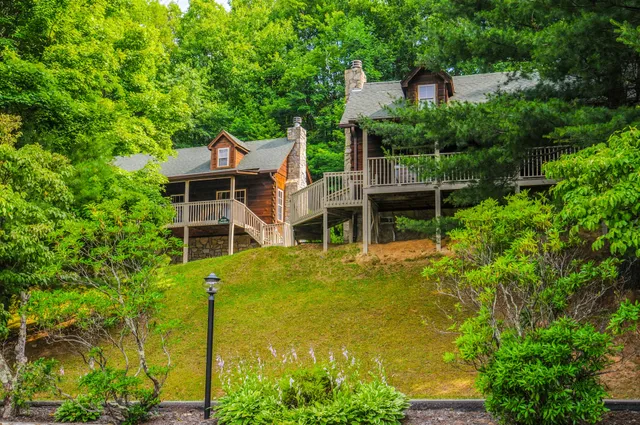 Master Hosts Resorts - Highland Hills Cabins, NC