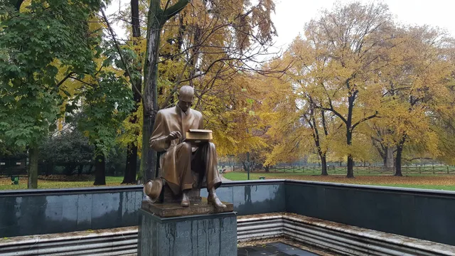 Indro Montanelli Statue