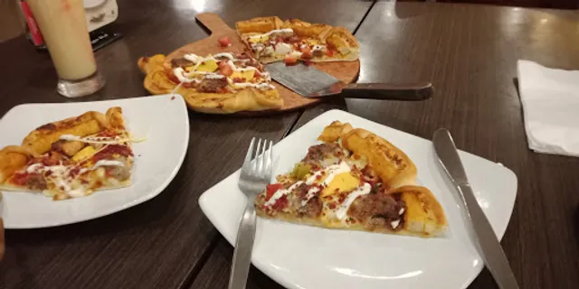 Pizza Hut Ristorante - Menara Cakrawala