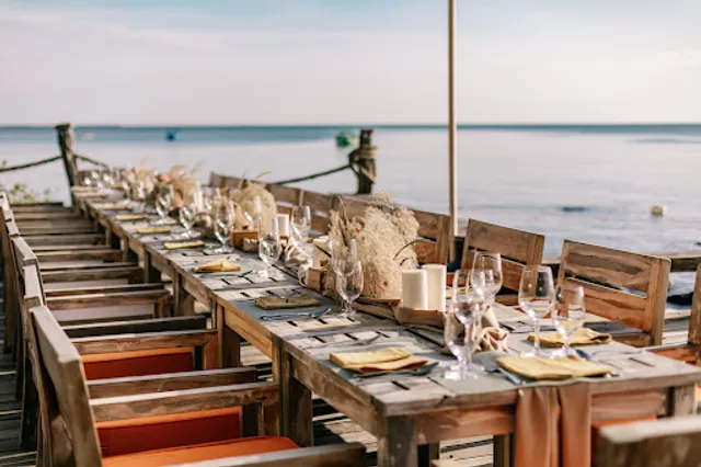 Ocean Bar & Grill, Ong Lang