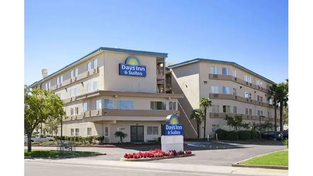 Days Inn & Suites by Wyndham Rancho Cordova