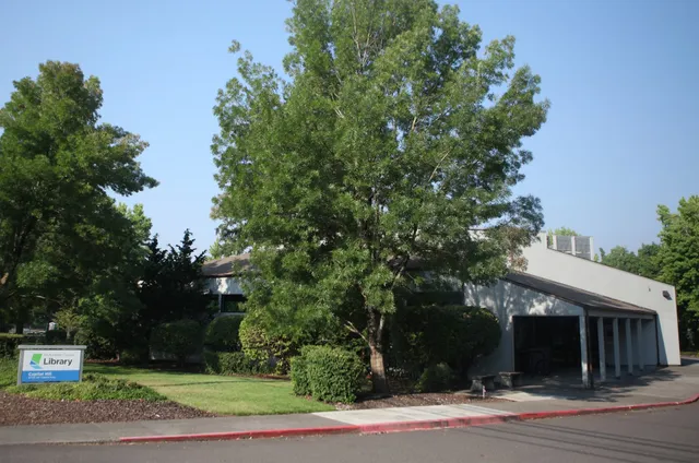 Multnomah County Library - Capitol Hill