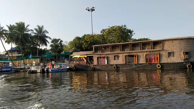 Sea Gull Chunnambar Beach Resort