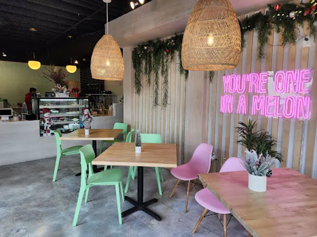 Honeydew at District 6