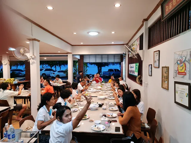 Talay Rap Lom Restaurant