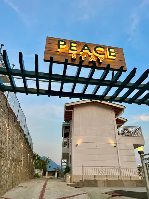 Peace Stay by The Lake Hill